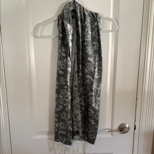 Cejon Gray and White Patterned Scarf